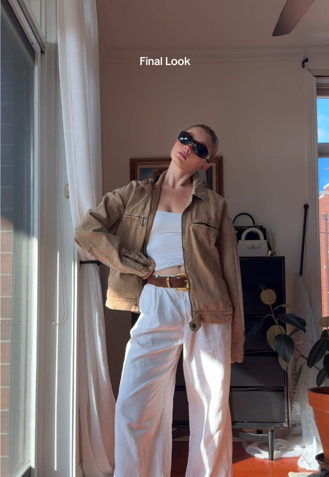 Bonus points if you wear fleece lined tights under for extra warmth 🙌🏻  Fun fact: both the coat and pants are from my besties at @Gap !! #outfitinspo #stylinginspo #winteroutfits #winteroutfitideas #winteroutfitinspo 