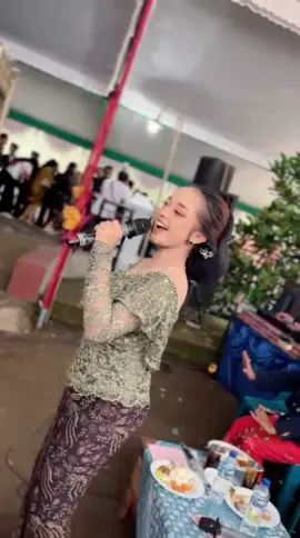 Saron balapnya Blendrong😂@Saxena music blendrong @SAXENA FANS @Natan_Adityaa02 #CapCut #saxena #trend #beranda #berandatiktok #klaten24jam #campursari #campursarisragenan #blendrong #blendrongan #musik #dangdut #fyp #fyppppppppppppppppppppppp #trend 