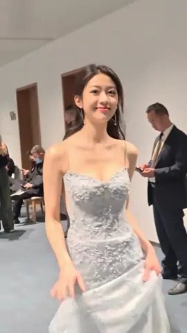 Dia yang cerah dan penuh dengan senyuman…🌻🌻#xianghanzhi#juliaxiang#向涵之