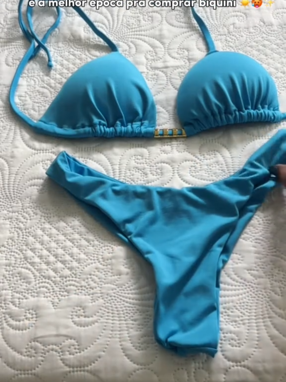 ​☀️ O Biquíni Perfeito: Cortininha e Asa Delta Semi Fio Duplo ​Vista-se com a combinação mais hot do verão! Modelagem que levanta e valoriza o bumbum com o conforto e a segurança do Suplex. ​Este biquíni é o casamento perfeito entre o charme ajustável do top cortininha e o corte sensual da calcinha Asa Delta. ​#modapraia  ​#verao2026 ​#biquinicortininha #biquini 