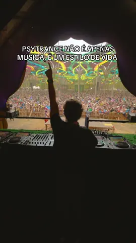 É sentir a vibração, viver o momento e deixar a pista te guiar 🌳💚  #vinivici #foryoupage #psytrance #fy 