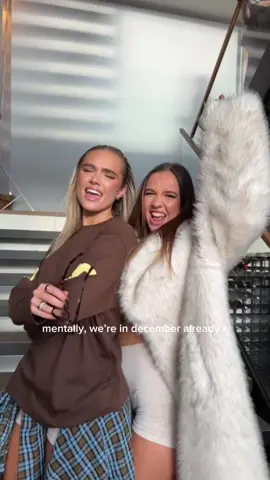 Only 5 weeks left to go, make sure you have your SOLSKIN gifts ready 🙈✨ #faketan #sensitiveskin #christmasgift #giftideas #secretsanta