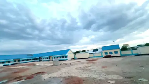 Waa iskuulka gabdhaha ee degmada waajid oo waqti dhow la xarig jari doono kaas oo si qurux badan loo dhisey, iskuulkan aya la rajaynaya in ay ka faidaysan doonan bulshada reer wajid oo sanadihii u dambeyey waxbarashada kaalmaha hore kaga jirey, maamulka degmada oo hogaamiyo gudomiye Mohamed Moallim Yusuf ayaa har iyo habeen u tagan horumarinta adegyada muhiimka u ah bulshada  gaar ahaan  waxbarashada, waxbarashada waa ifitiinka noolasha