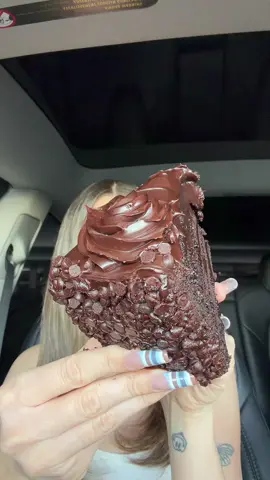 Cheesecake Factory Chocolate Cake Mukbang @The Cheesecake Factory #chocolatecake #cake #matilda #mukbang #fyp 