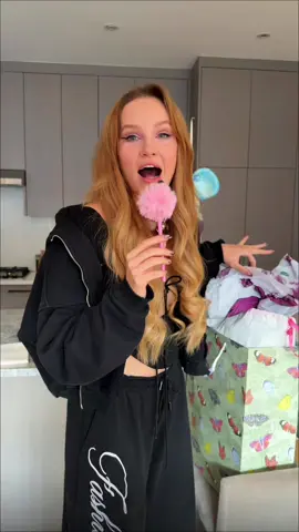 Итак, чтобы получить повышение в моей компании, вам нужно сделать презентацию, показывающую, как ваша работа увеличивает прибыль компании#мышлениемиллионера   #миллионер #бизнес 