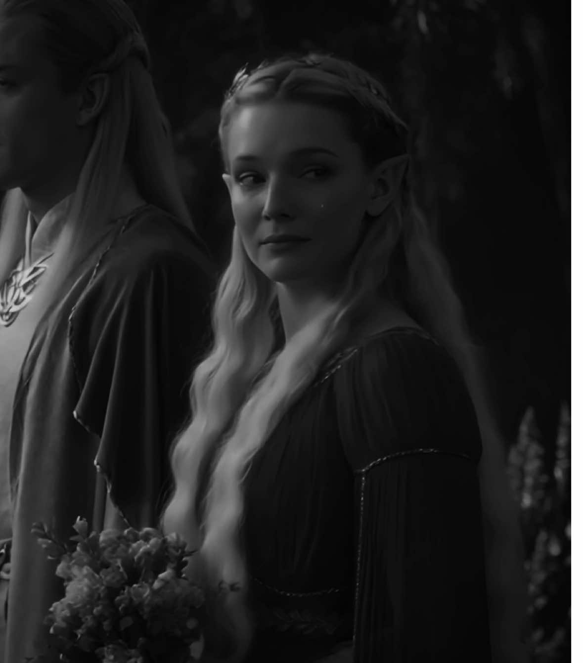 Решила тоже в тренд заделаться. Конечно, по-своему🙈ну и да, все равно это такое…просмотров не наберёт. Зато вам Келеборна рядом с Галей из сериала дала посмотреть 😂 Ну а плачущий Саурон это нормально.  #sauron #galadriel #theringsofpower #lotr #darkromance 