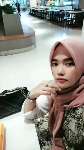 Ke Mallnya sampe sudah jam 9 Malam,cepat belanja lipstik parfum,Keatas foodcourt beli Burger+hop2,Btw aku baru pake dress murah 50 rebuan bisa Cek kerqnjang ya gess🥰😘 #fyppppppppppppppppppppppp #pyfツviral #pyfツmasukberandagak #fashiontips #dresmurah 