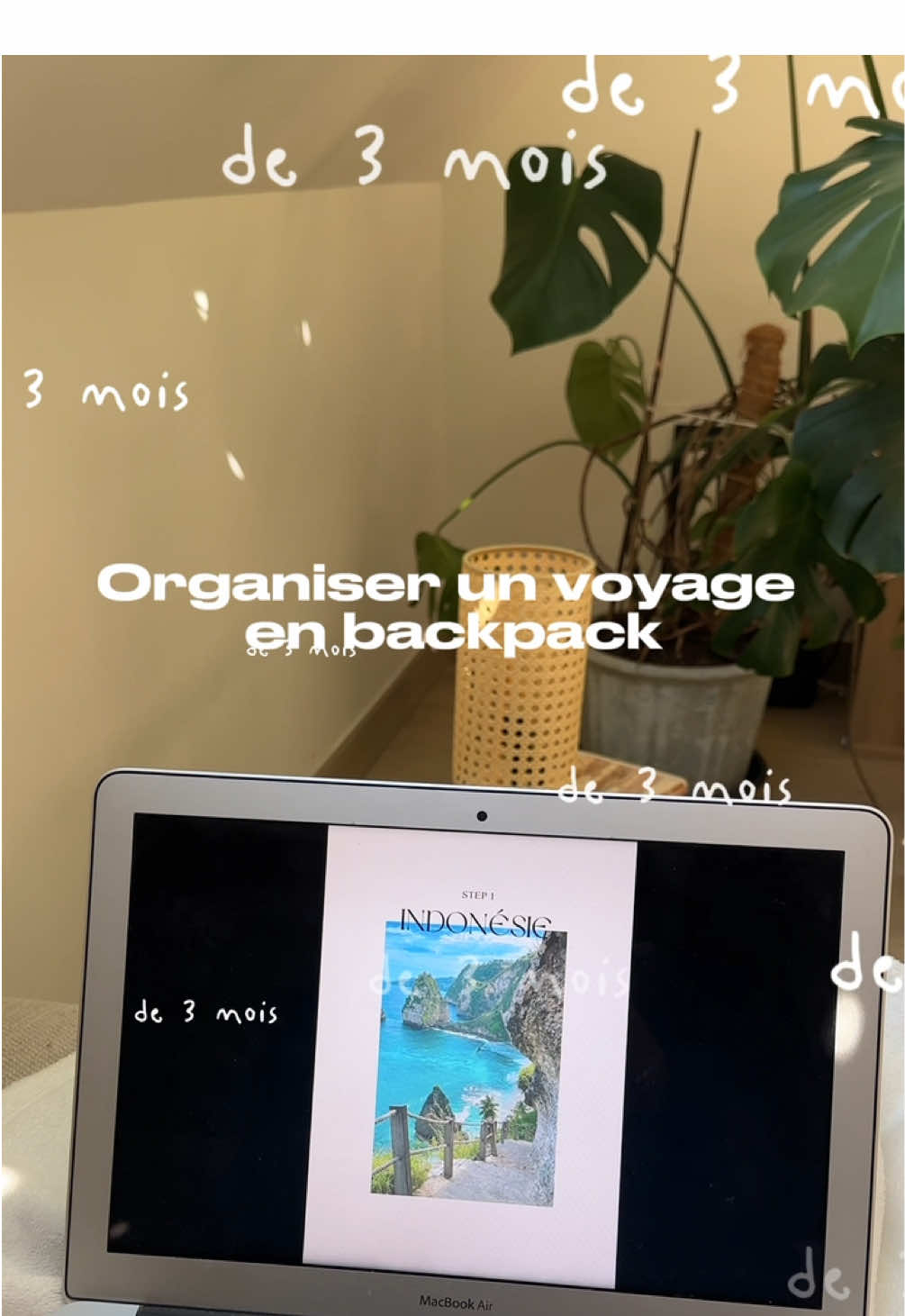 4 étapes pour organiser l'itinéraire de ton voyage 🗺️ Comme vous le savez (ou pas) on n'a pas planifié tout notre voyage (hôtels et transports), on vit au jour le jour (oui on aime l'aventure ahah) 🌞 Pourquoi ?  Parce que si tu aimes un endroit et que tu veux rester plus longtemps mais que tu as déjà réservé la suite, tu es obligé de suivre le planning (et inversement si tu n'aimes pas un lieu et que tu veux partir plus tôt). En plus de ça, pendant ton voyage tu fais des rencontres et tu discutes avec d'autres voyageurs et des locaux qui vont te conseiller des endroits, difficile de les intégrer dans ton trajet si tu as déjà tout réservé 👀 Mais il faut quand même avoir un minimum d'informations pour partir sereinement 🧘🏼‍♀️ Big up à @M a t h i l d e ✨ et @Kyky et Manou 🌍  que j'ai mentionné dans la vidéo (allez les suivre d'ailleurs) 🫶🏼 #travel #travelplanner #travelguide #southeastasia #backpacking  