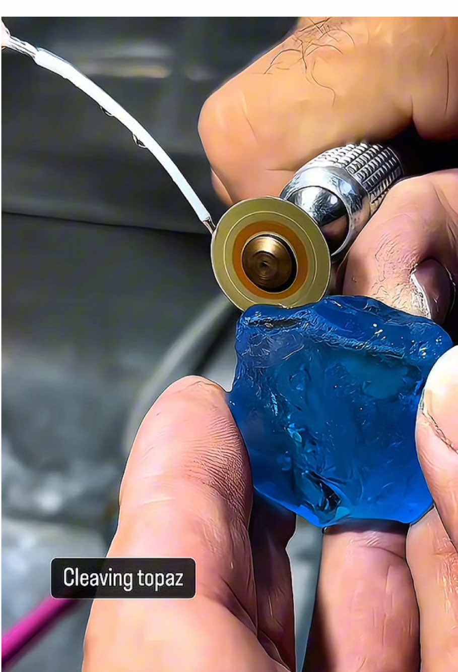 Electric Topaz Cutting & Carving ✨ Dalan Hargrave  #oddlysatisfying #gemstonecutting #gemstoneslovers #BeforeAndAfter #faceting 