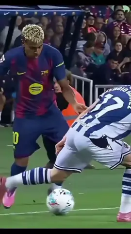 المراوغة الجوهرة لامين يمال💎🪄 #مهارات #لامين_يامال  #برشلونة  #مهارات_كرة_القدم  #شعب_الصيني_ماله_حل😂😂 