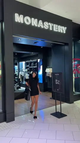 I walked out of the store… and the reactions started on their own 😏✨ #f#fypv#viralp#publicreactiontrend 