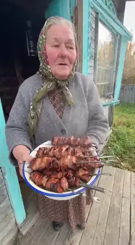 Бабушка кормит кота шашлыками #cat #рекомендация #рекомендации #grandma #юмор #humor #tiktok #ai #ии #animal #животные #топ #лайк #залетит #like