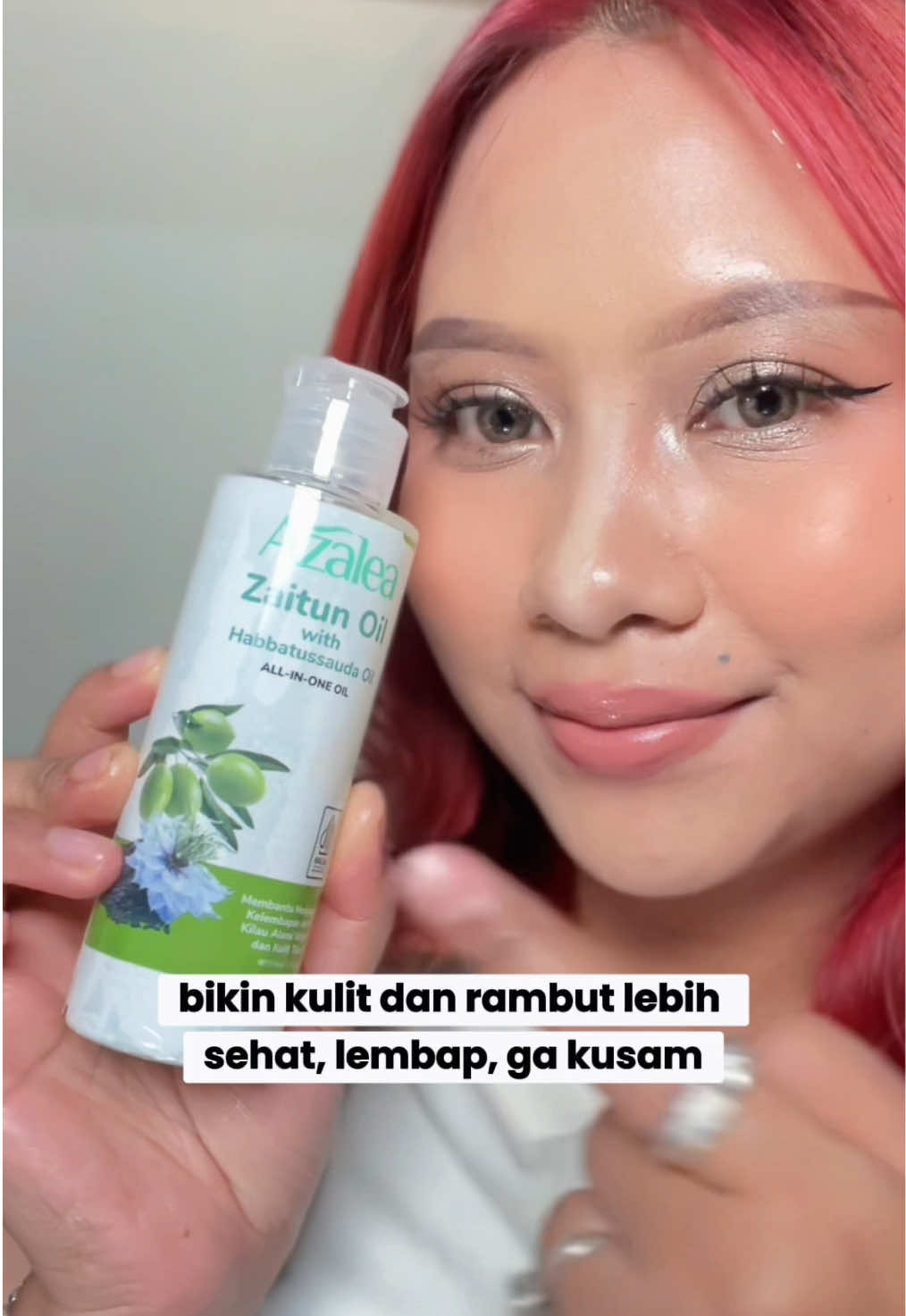 Body oil yang underrated parah 😭✨ Bisa buat rambut, tubuh, bahkan campuran scrub. Ringan, natural, dan bikin kulit glow healthy. Klik keranjang kuning ya  @Azalea Beauty  #azaleabeauty #serbabisa #azaleazaitunoilwithhabbatussauda #allinoneoil 