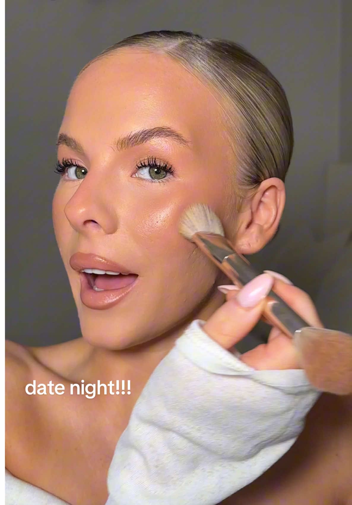 GRWM for festive date night 💋🎄🩰 @Sculptedbyaimee ad  obsessed with all these products!! #grwm #makeuptutorials #datenight #sculptedbyaimee 