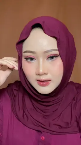 Ada yang mau tutor makeup lebih detail dan spill produknya ?? 