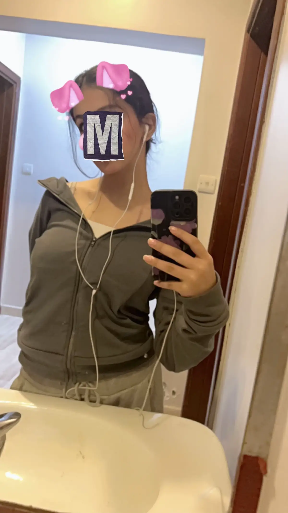 أنا وسماعه قصه عشق