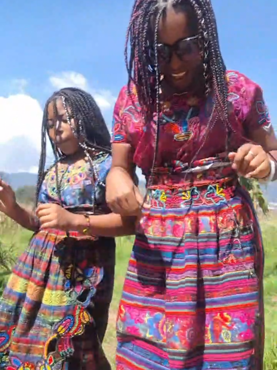 Con Respeto y Orgullo Portamos Indumentaria Maya Con Mi Hermana @QUEEN GAMBOA 👑  Nos Encanta Bailar💃🏾🥳 Esperamos un día poder ser parte de un #convite  #garifunamaya #guatemala #indumentariamayagt 