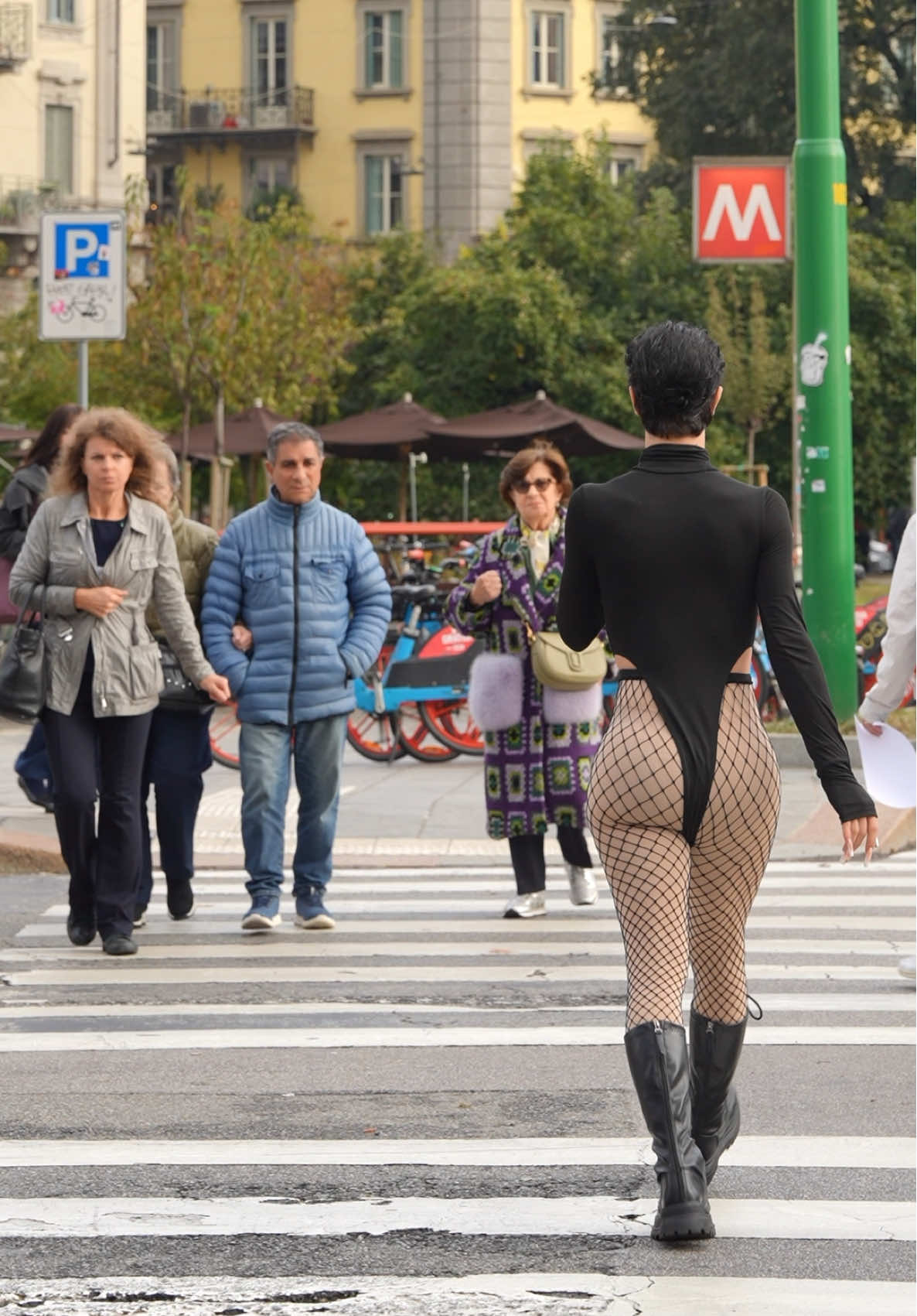 Walking among the people🥰 IG: maurorossielloofficial 