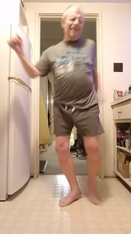 #Inverted #dadbod #spreadlove #morninghappydance #dancingdad 