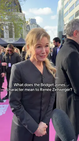 What does the Bridget Jones character mean to Renée Zellweger? #bridgetjones #statue #unveiling #london #leicestersquare 