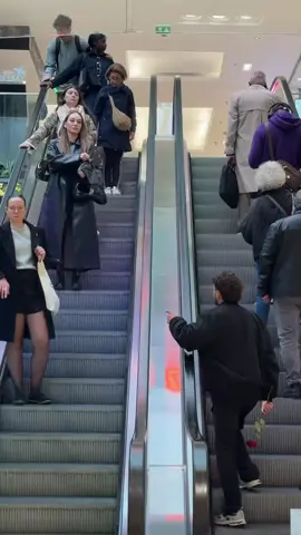 Món quà bất ngờ đầy yêu thương🥰Unexpected gift full of love.🥰🥰🥰#lantoayeuthuong #VietNamToiYeu #XuHuong #messi #ronaldo7