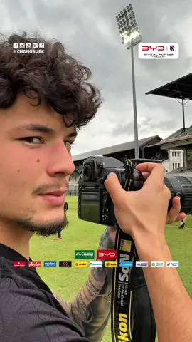 เมื่อ จู๊ด เบลล์ อยากลองเป็นตากล้องช้างศึก 📸 😝 #ทีมชาติไทย #ฟุตบอลไทย #ACQ2027 #tiktokการกีฬา #จู๊ดซุ่นทรัพย์เบลล์ 