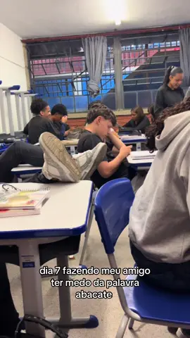 ele olhando de lado KKKKKKKKKKKKKK #viral #fyp #fy #brasil #meme 