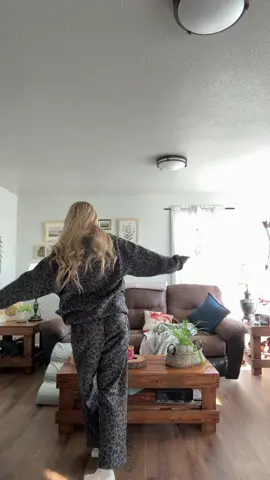 Last min Tik tok.and the last time I have long hair #blonde #twin #xyzbca #group7 #fyp @amari 