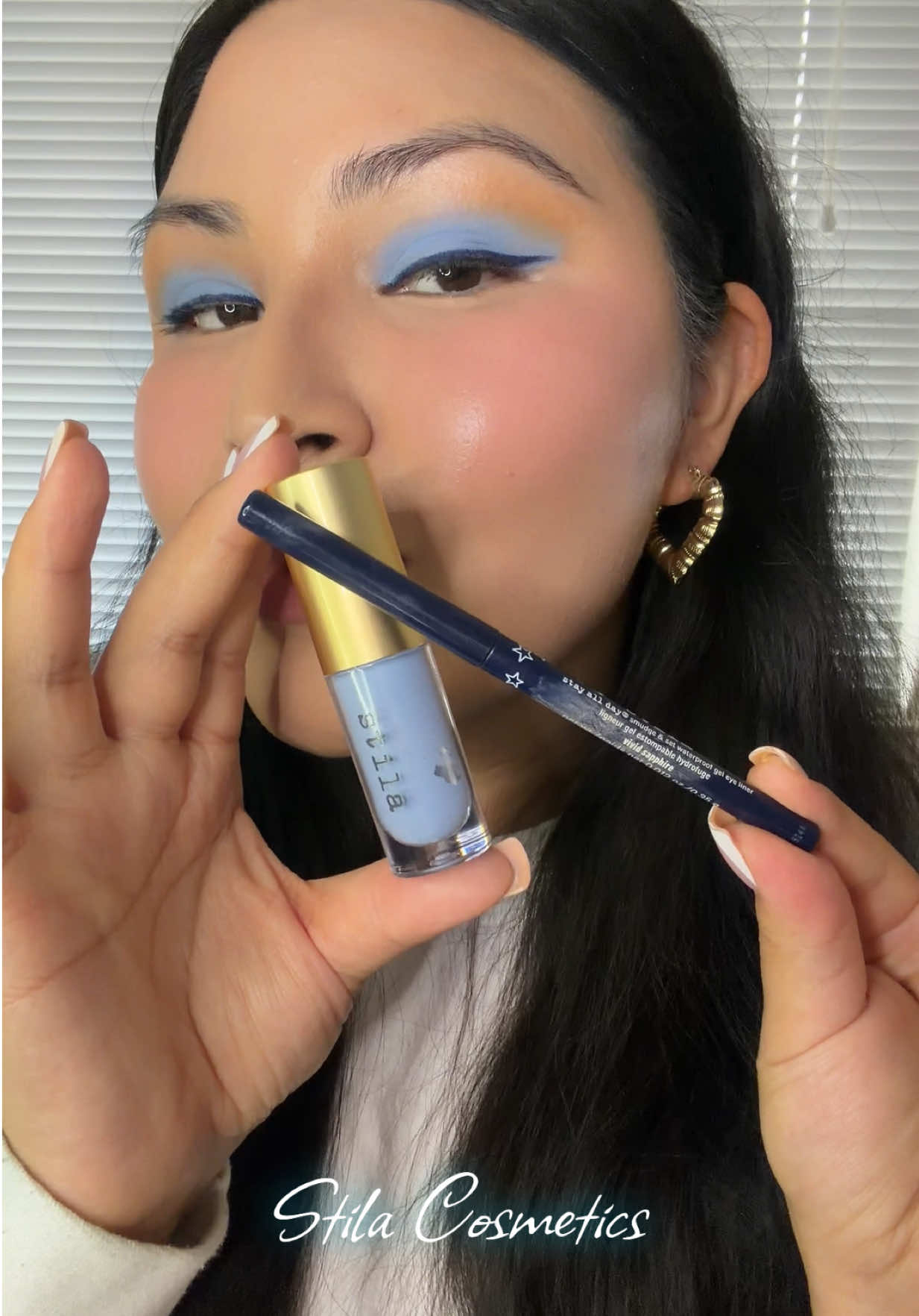 Using two products from @Stila Cosmetics to create a quick yet colorful look! #liquideyeshadow #babyblueshadow #gelliner #babyblueeyelook 