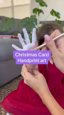 A beautiful way to create cute Christmas cards #christmasactivities #handprintart #toddlermom #christmascards 