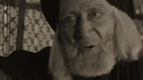 نَـحْـنِ خُـدام‌ِ الـحُـسِينَ 🤎🌿.  #ياعلي_ياحسين_يامهدي #الامام_الحسين_عليه_السلام #foryoupage #اهل_البيت_عليهم_سلام #foryoupage 