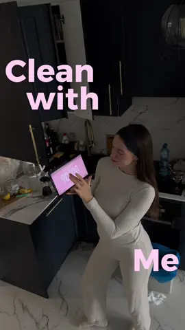 17/30 sprzątamy razem + nie pamiętam kiedy tak się rozchorowałam, przepraszam że nie było regularnie kontentu tak jak planowaliśmy 😭😭😭😭 #cleanwithme #CleanTok #dc #Vlog