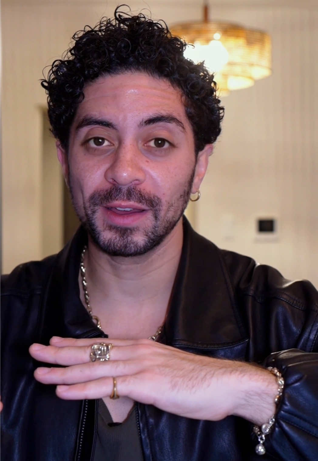 Alors, ta main est monté jusqu’à où ? #hypnose #hypnosis #autohypnose 