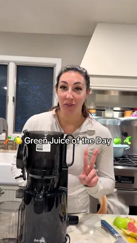 I’m back on my juicing kick!  Here’s my recipe of the day.  I’ve been loving a little cayenne in there 😋 🔥 #greenjuice #greenjuicerecipe #healthyeats #farmlife #farmwife 