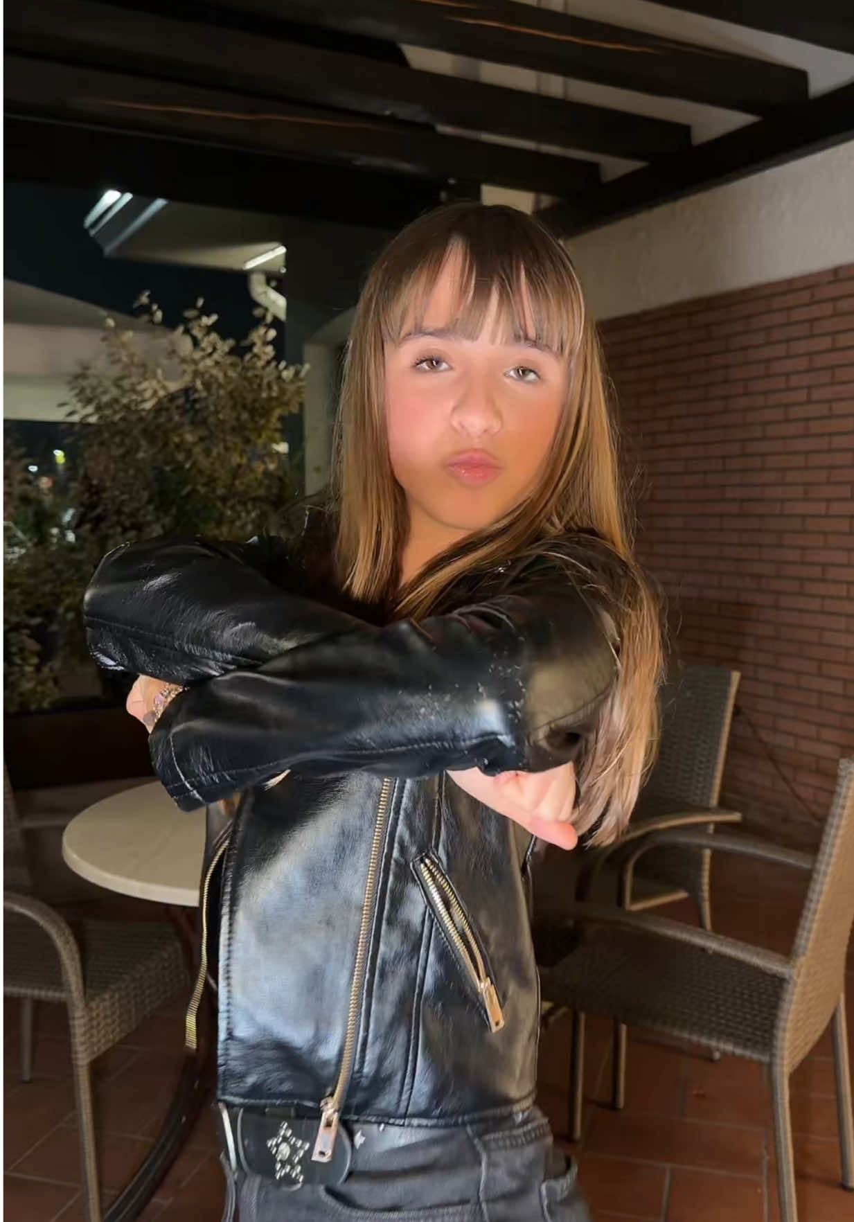 In Attesa del mio ex al ristorante 😏 ma non arriva @mattia anche se ho la frangetta come @alicee @gioggy 