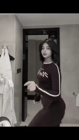 هل كبر#مالي_خلق_احط_هاشتاقات #اعادة_النشر🔃 @حنين🦋💙 