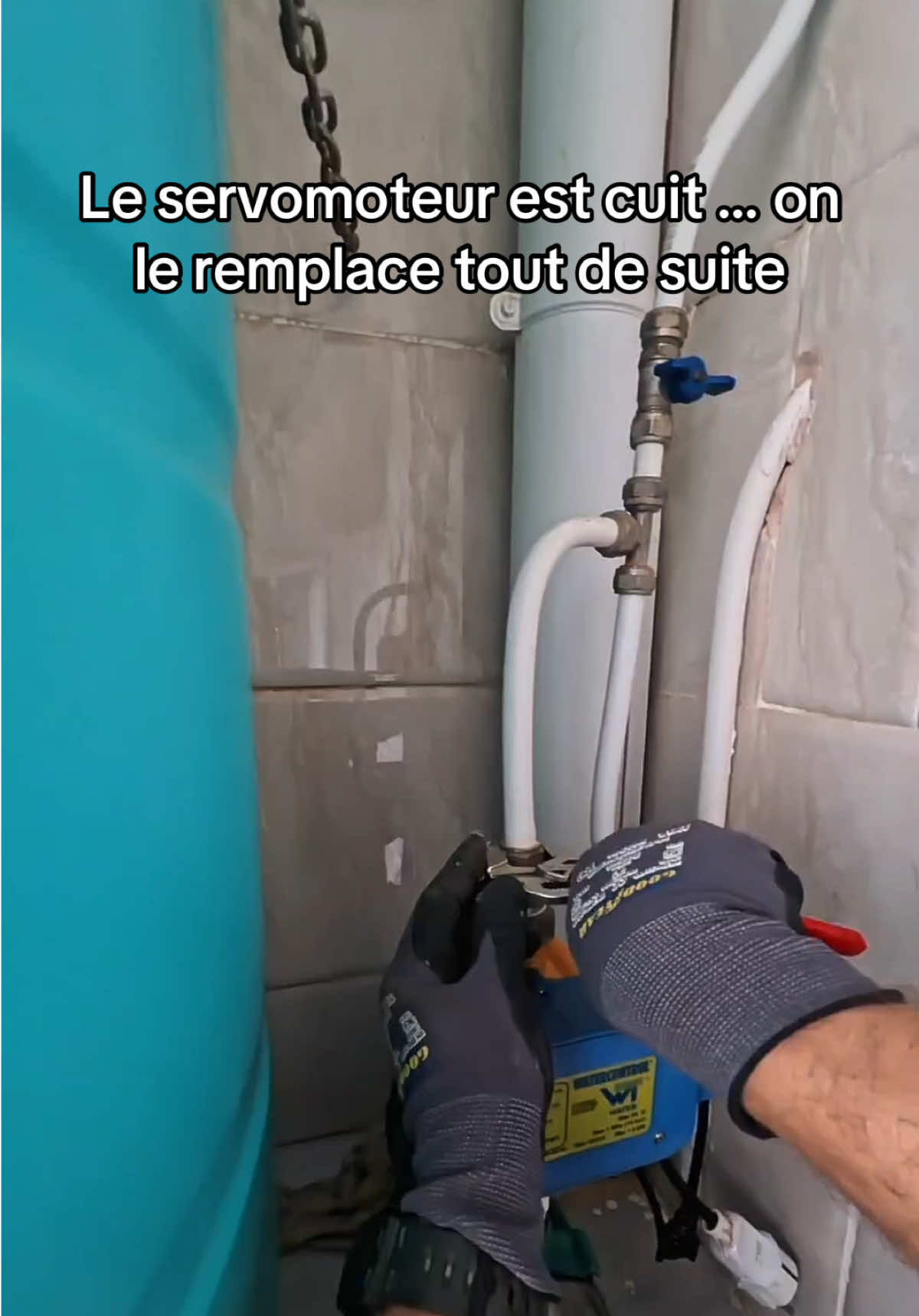 🛠️ Remplacement d’un servomoteur défaillant 🚿 Aujourd’hui je vous montre comment je remplace un servomoteur de pompe à eau HS par un neuf.   Diagnostic, démontage, test, installation… tout est là étape par étape pour que le système reparte comme neuf 🔧 #bricolage #reparation #plomberie #DIY #monsieurbrikoula
