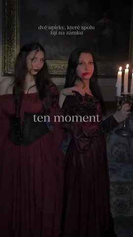 A to jste ještě neviděli oběti těhle dvou 🤭 fotili jsme ve @vila.lanna — moc za poskytnutí prostorů děkujeme! 🧡 Na nejen takovýhle focení je to ideální místo.  @Witchy @_reznickova.nicol_ děkuju, že jste do toho šly a ani jednou se na mě během focení nepodívaly, jako že jsem se asi úplně zbláznila 😂😂  #fotografka #nikoncz #nikon 