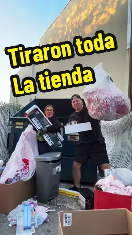 Hoy sacamos la tienda completa del dumpster votaron todo a la basura y pudimos rescatarlo #dumpsterdadreal #fyp #dumpsterdiving #burlington #navidad 