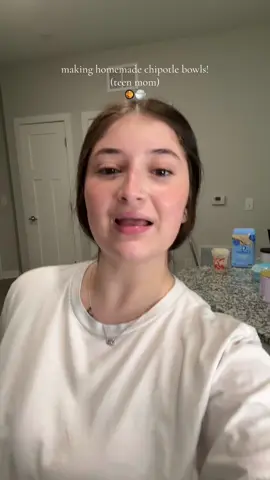 making homemade chipotle bowls!!! ‼️i don’t like beans and we didn’t have corn and lettuce‼️ very simple but SO good! def try it!! #fyp #cook #cooking #cookwithme #foryou 