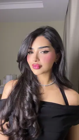 لحد يعلق اني صايره خدوود لوسمحتو 🤭🩷🩷