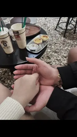 Châu Bùi từng viết:có nhiều tháng ngày chấp tay xin ông trời,con xin được hạnh phúc,mọi khó khăn em tin em đối mặt được