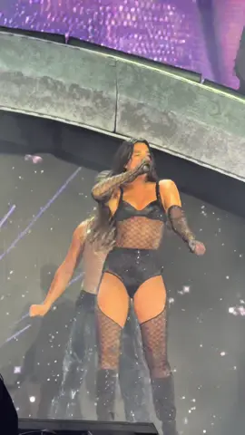 levitating in sao paulo, brasil 🦈 #radicaloptimismtour #dualipa @Dua Lipa 