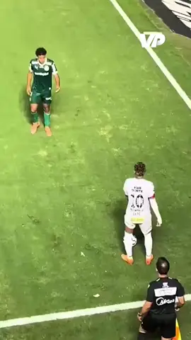 Oei! Neymar maakte in het verleden meermaals indruk met de ‘rainbow flick’, maar lijkt zijn beste tijd inmiddels gehad te hebben 🫣 #neymar #vp #fyp 