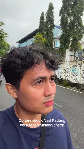 Culture Shock Nasi Padang yg ada di ranah Minang check 😅#nasipadang #cultureshock #sumbar #kulinerminang #padangpanjang 