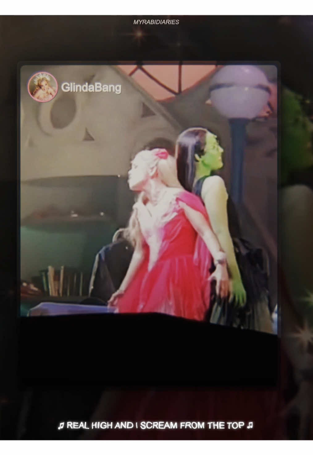 elas fazem a trend delas 😽 #fabibang #myraruiz #wickedbrasil #viral #fyp @Fabi Bang @myra_ruiz  (vídeo intro ib. claralopeesm)