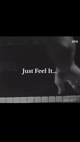 Keith Jarrett in 1972 in Norway for the Molde Jazz Festival: this is part of a 50-minute long improvisation which he called « Molde-72 ». « When I sit down to play, I’m not thinking about technique or theory. It’s just about letting the music flow through me.»  #fyp #jazz #jazztok #keithjarrett #piano 