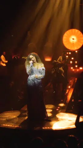 Forever inspired by Queen Etta James ✨this show is a fusion of all of my musical influences, and jazz is weaved throughout the entire soundscape. Love getting to sing this each night 🌙 #christmasinvegas #astarrynight #venetianlasvegas #vegas 