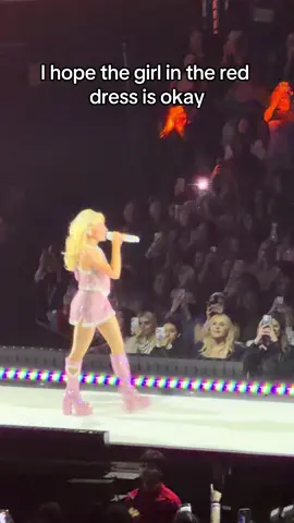 Sabrina Carpenter in LA Night 1 🫶🏼#espresso ##sabrinacarpenter #cryptoarena #losangeles #concert 