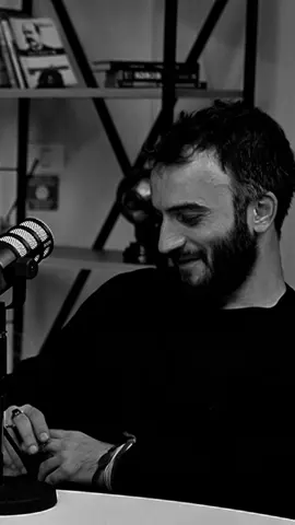 -Uçan durnalara şeir yazdılar, ölən durnaların lələkləriylə 🖤 #mirhəsənabdullayev 